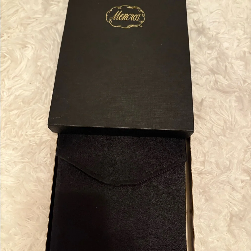 Black Pearl Vintage Cameo Clasp Necklace - Picture 6 of 7